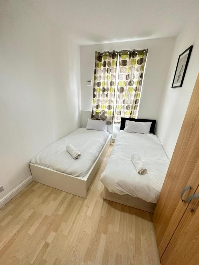 4 Floor New Miles Londra