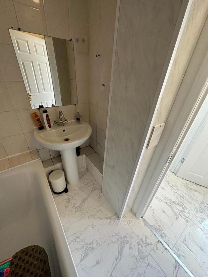 4 Floor New Miles Londra